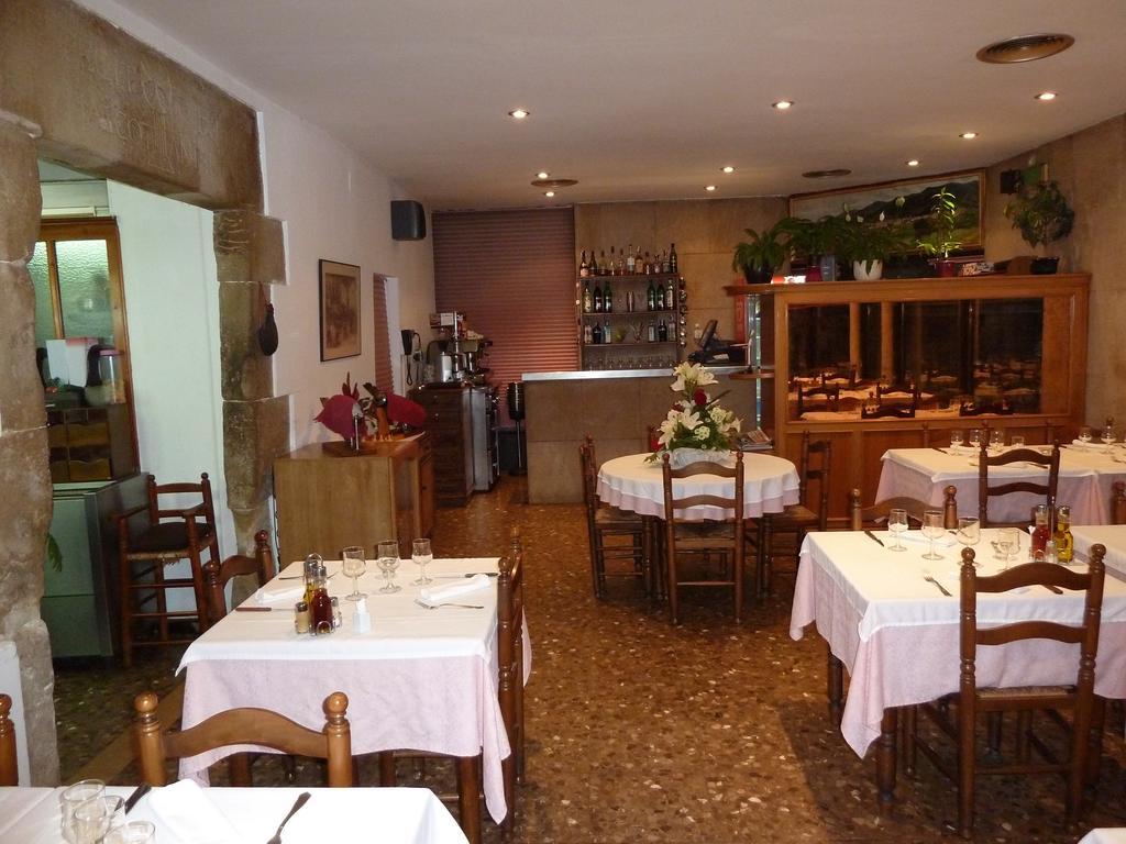Restaurant Fonda Giralt Hotel Amer Eksteriør billede