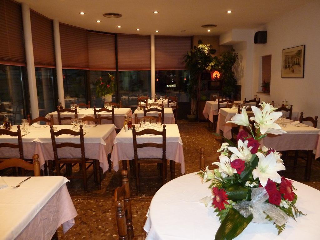 Restaurant Fonda Giralt Hotel Amer Eksteriør billede